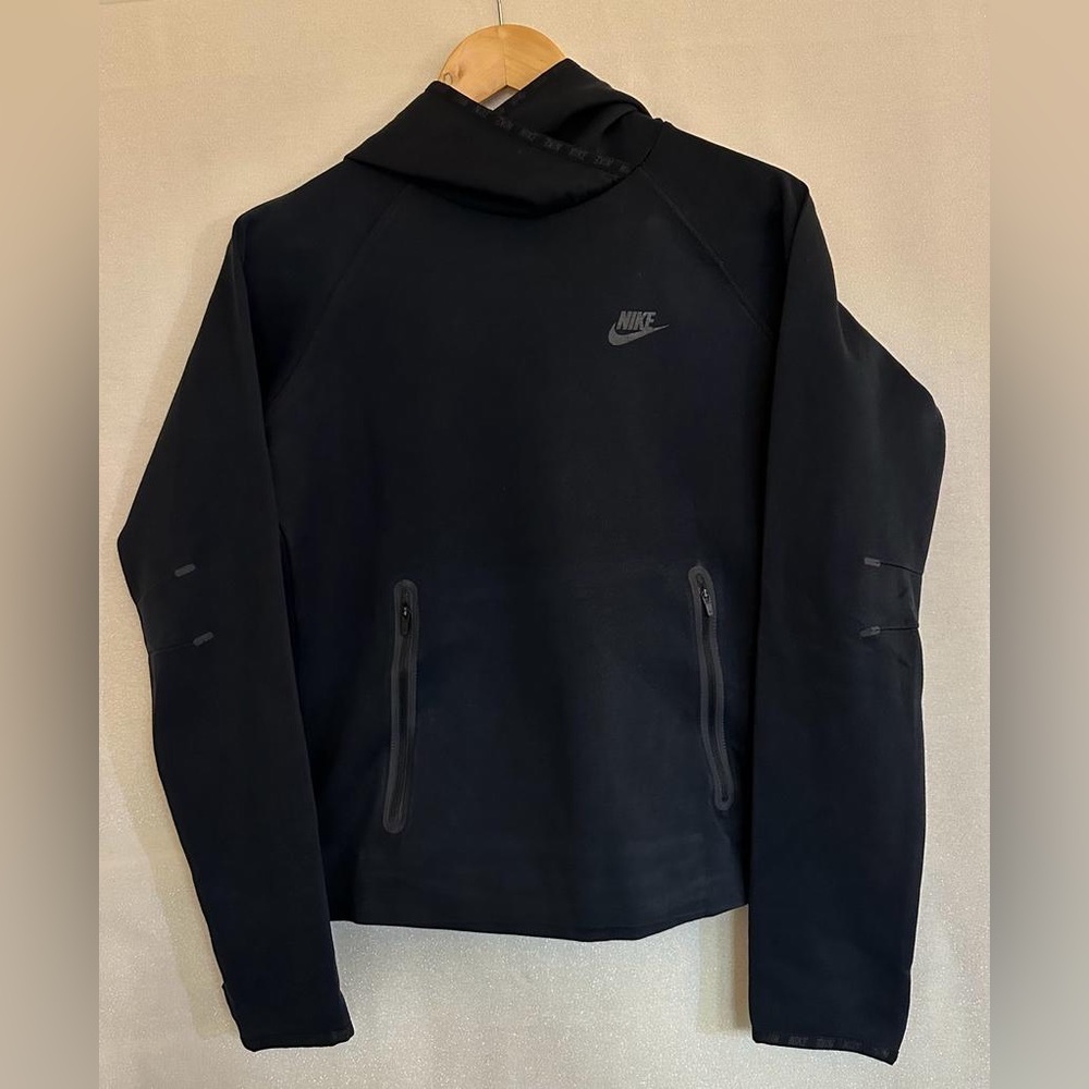 Nike Red Label Black Tech Fleece 69% Cotton 31% Polyester. Size: M. Light wear